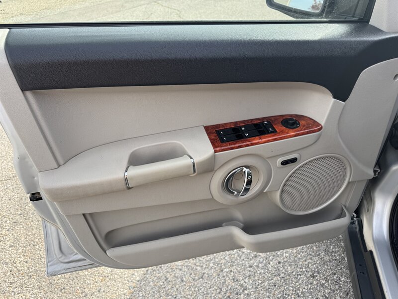 2006 Jeep Commander Limited Limited 4dr SUV   - Photo 13 - Meridian, ID 83642