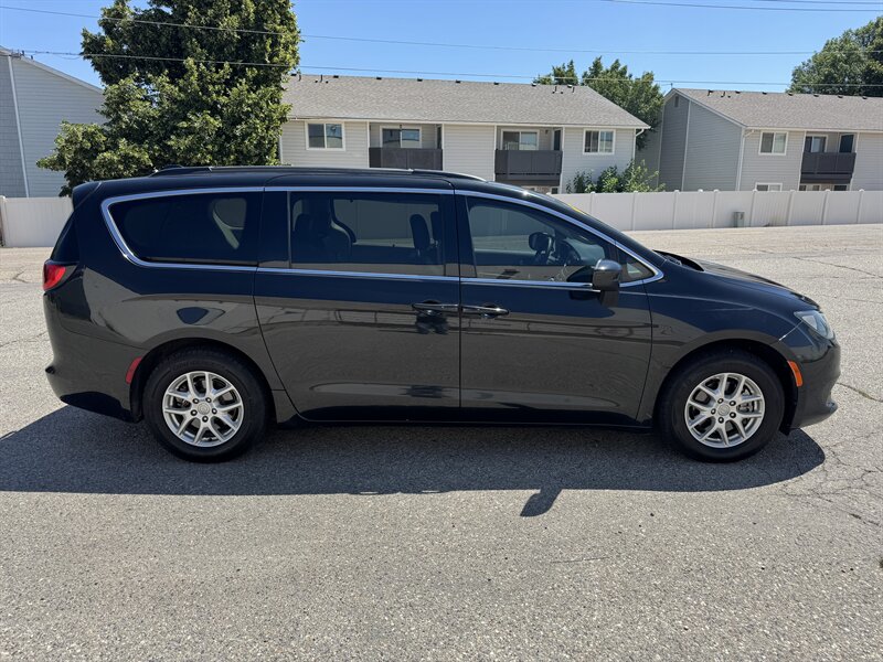 2020 Chrysler Voyager LXi - Photo 1 - Meridian, ID 83642