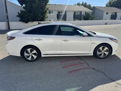 2017 Hyundai SONATA Hybrid Limited   - Photo 2 - Meridian, ID 83642
