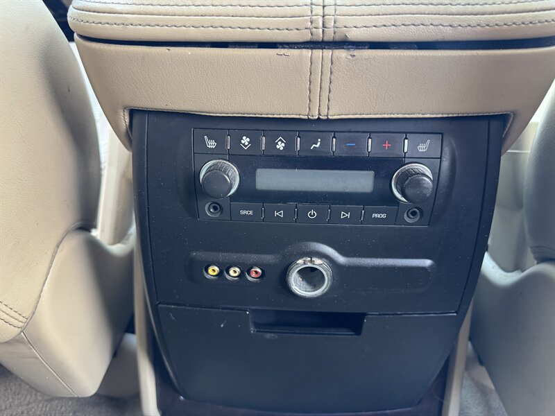 2009 Cadillac Escalade   - Photo 10 - Meridian, ID 83642