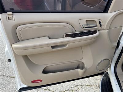 2009 Cadillac Escalade   - Photo 12 - Meridian, ID 83642