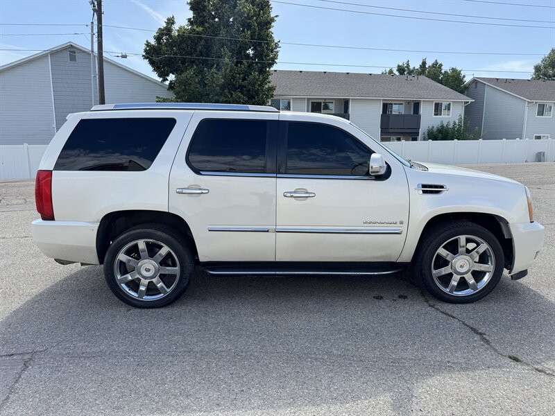 2009 Cadillac Escalade   - Photo 2 - Meridian, ID 83642