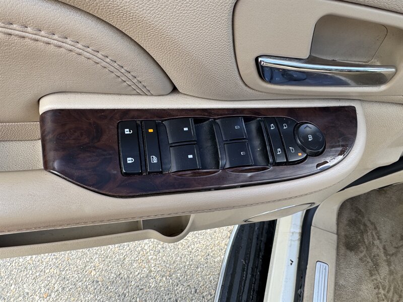 2009 Cadillac Escalade   - Photo 13 - Meridian, ID 83642