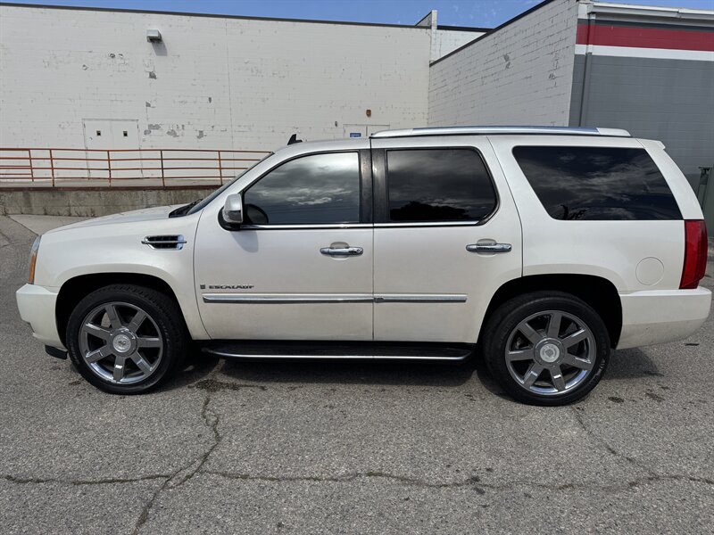 2009 Cadillac Escalade   - Photo 6 - Meridian, ID 83642
