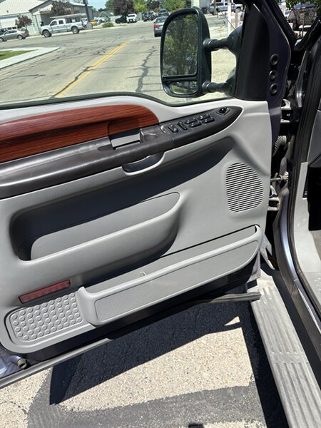 2005 Ford F-250 Super Duty XLT 4dr SuperCab XLT - Photo 5 - Meridian, ID 83642