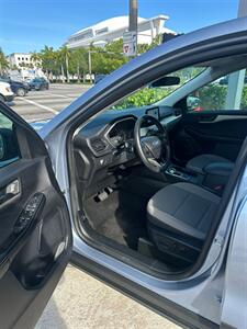 2022 Ford Escape   - Photo 9 - Miami, FL 33147