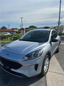 2022 Ford Escape   - Photo 2 - Miami, FL 33147