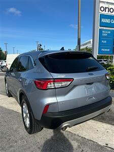 2022 Ford Escape   - Photo 3 - Miami, FL 33147