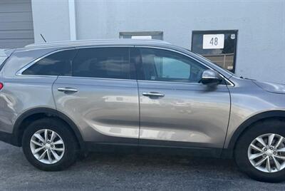 2017 Kia Sorento L   - Photo 1 - Miami, FL 33147