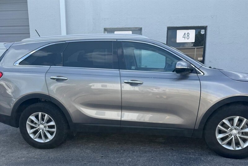 2017 Kia Sorento L - Photo 1 - Miami, FL 33147