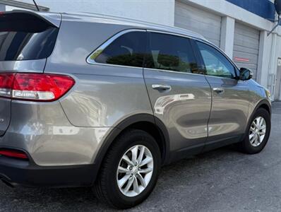 2017 Kia Sorento L   - Photo 10 - Miami, FL 33147