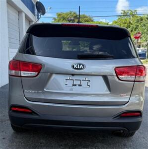 2017 Kia Sorento L   - Photo 11 - Miami, FL 33147