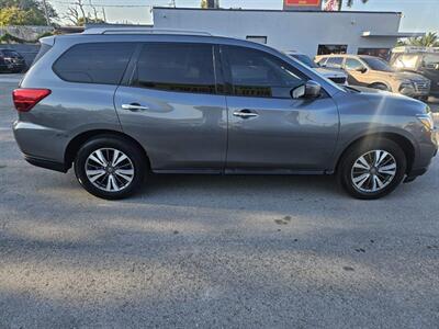 2019 Nissan Pathfinder S   - Photo 8 - Miami, FL 33147