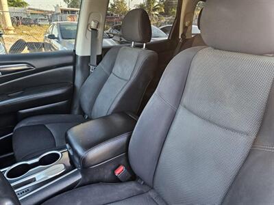 2019 Nissan Pathfinder S   - Photo 6 - Miami, FL 33147