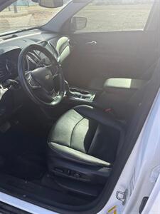 2020 Chevrolet Equinox LT   - Photo 3 - Topeka, KS 66619