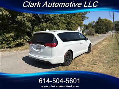 2020 Chrysler Pacifica Touring   - Photo 5 - Plain City, OH 43064