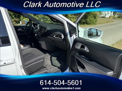 2020 Chrysler Pacifica Touring   - Photo 12 - Plain City, OH 43064