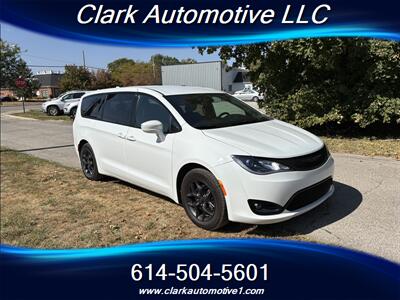 2020 Chrysler Pacifica Touring   - Photo 3 - Plain City, OH 43064
