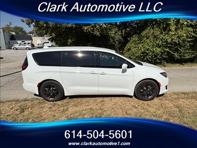 2020 Chrysler Pacifica Touring   - Photo 4 - Plain City, OH 43064