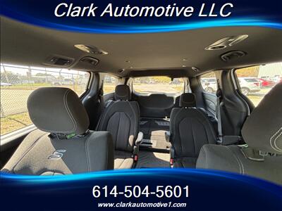2020 Chrysler Pacifica Touring   - Photo 18 - Plain City, OH 43064