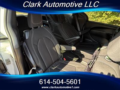 2020 Chrysler Pacifica Touring   - Photo 19 - Plain City, OH 43064