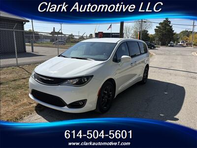 2020 Chrysler Pacifica Touring   - Photo 1 - Plain City, OH 43064