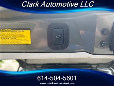 2014 Toyota Sienna XLE 8-Passenger  Leather, Navi, Sunroof, Entertainment - Photo 19 - Plain City, OH 43064