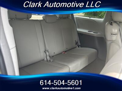 2014 Toyota Sienna XLE 8-Passenger  Leather, Navi, Sunroof, Entertainment - Photo 17 - Plain City, OH 43064