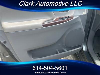 2014 Toyota Sienna XLE 8-Passenger  Leather, Navi, Sunroof, Entertainment - Photo 11 - Plain City, OH 43064