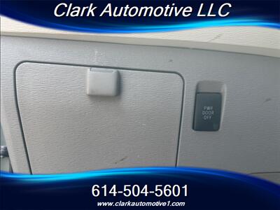 2014 Toyota Sienna XLE 8-Passenger  Leather, Navi, Sunroof, Entertainment - Photo 27 - Plain City, OH 43064