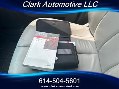2014 Toyota Sienna XLE 8-Passenger  Leather, Navi, Sunroof, Entertainment - Photo 32 - Plain City, OH 43064