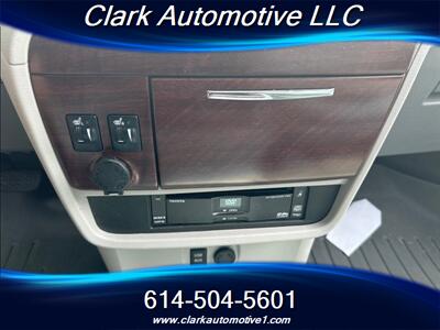 2014 Toyota Sienna XLE 8-Passenger  Leather, Navi, Sunroof, Entertainment - Photo 34 - Plain City, OH 43064