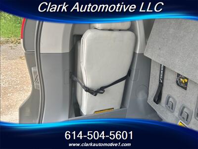 2014 Toyota Sienna XLE 8-Passenger  Leather, Navi, Sunroof, Entertainment - Photo 20 - Plain City, OH 43064