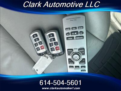 2014 Toyota Sienna XLE 8-Passenger  Leather, Navi, Sunroof, Entertainment - Photo 33 - Plain City, OH 43064