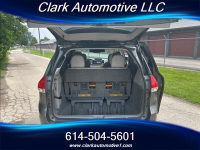 2014 Toyota Sienna XLE 8-Passenger  Leather, Navi, Sunroof, Entertainment - Photo 18 - Plain City, OH 43064