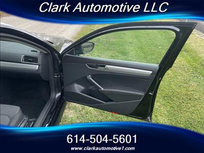 2017 Volkswagen Passat 1.8T S   - Photo 11 - Plain City, OH 43064