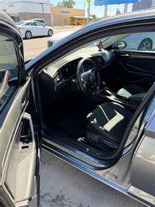 2019 Volkswagen Jetta SEL   - Photo 16 - Phoenix, AZ 85008