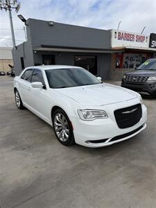 2017 Chrysler 300 Limited   - Photo 7 - Phoenix, AZ 85008