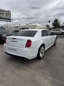2017 Chrysler 300 Limited   - Photo 5 - Phoenix, AZ 85008