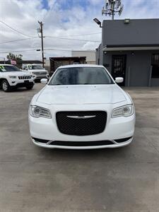 2017 Chrysler 300 Limited   - Photo 10 - Phoenix, AZ 85008