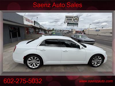 2017 Chrysler 300 Limited   - Photo 6 - Phoenix, AZ 85008