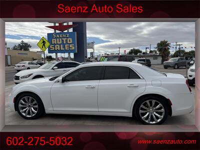 2017 Chrysler 300 Limited   - Photo 2 - Phoenix, AZ 85008