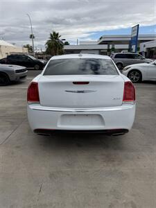 2017 Chrysler 300 Limited   - Photo 4 - Phoenix, AZ 85008