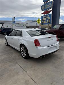 2017 Chrysler 300 Limited   - Photo 3 - Phoenix, AZ 85008