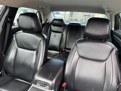 2017 Chrysler 300 Limited   - Photo 9 - Phoenix, AZ 85008