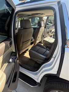 2017 GMC Yukon SLT   - Photo 8 - Phoenix, AZ 85008