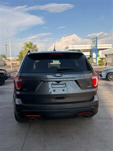 2018 Ford Explorer XLT - Photo 2 - Phoenix, AZ 85008