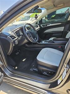 2020 Ford Fusion SE   - Photo 5 - Phoenix, AZ 85008