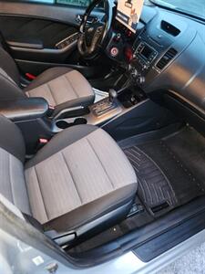 2015 Kia Forte5 EX - Photo 12 - Newburgh, NY 12550