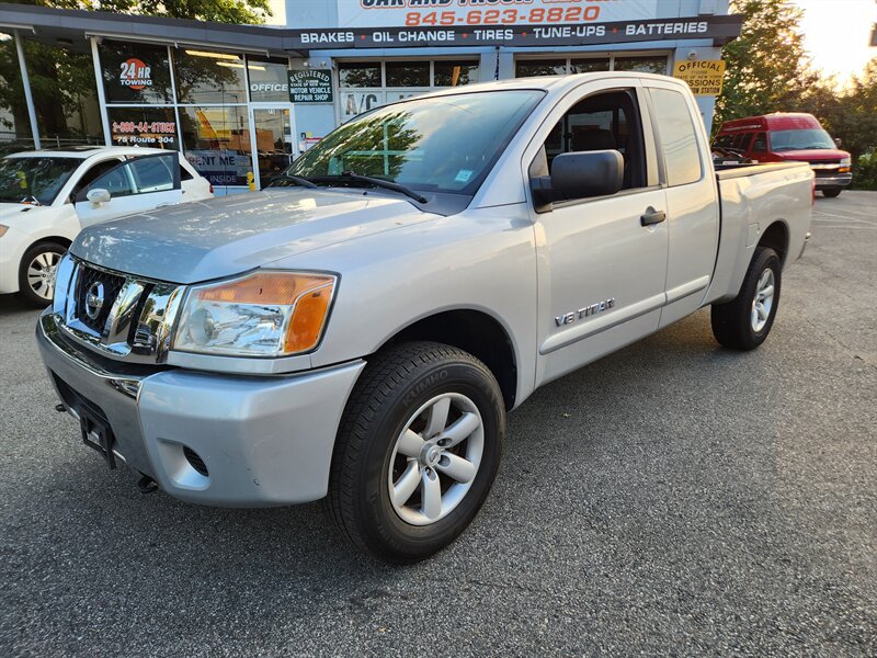 2009 Nissan Titan SE  